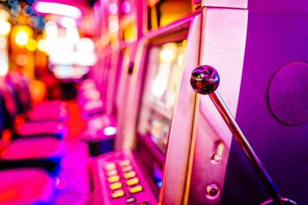 dewa gg Featured Games interface showing Liga 1 fixtures and live-dealer table options